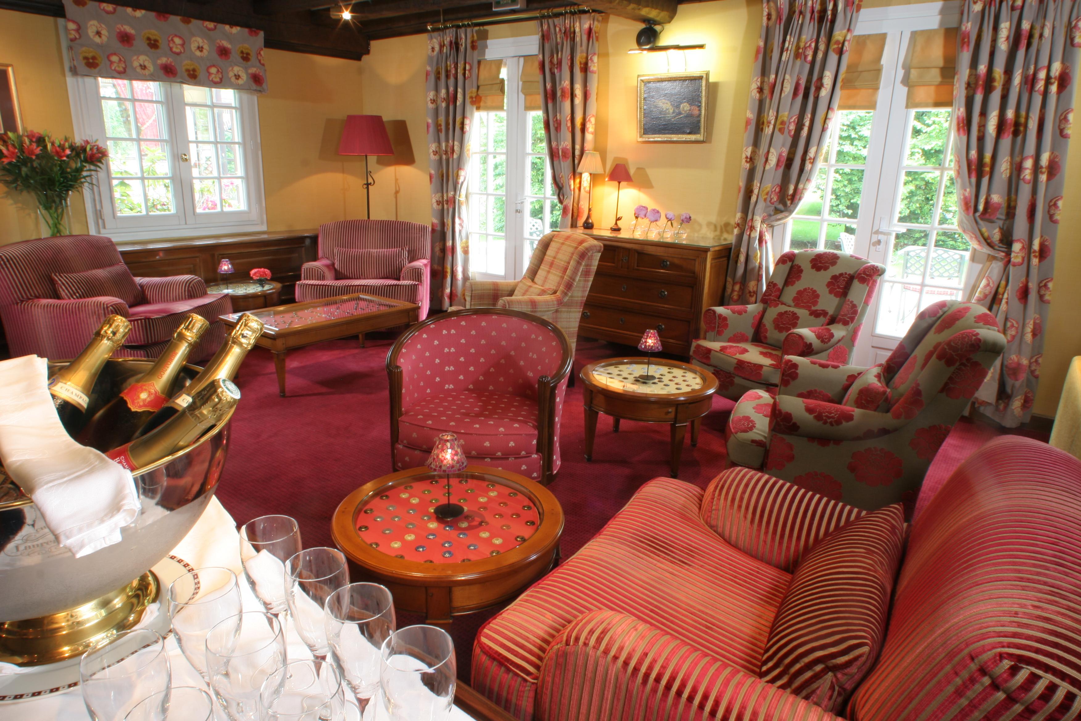 Hostellerie Briqueterie & Spa Champagne Vinay  Luaran gambar The lounge at the hotel
