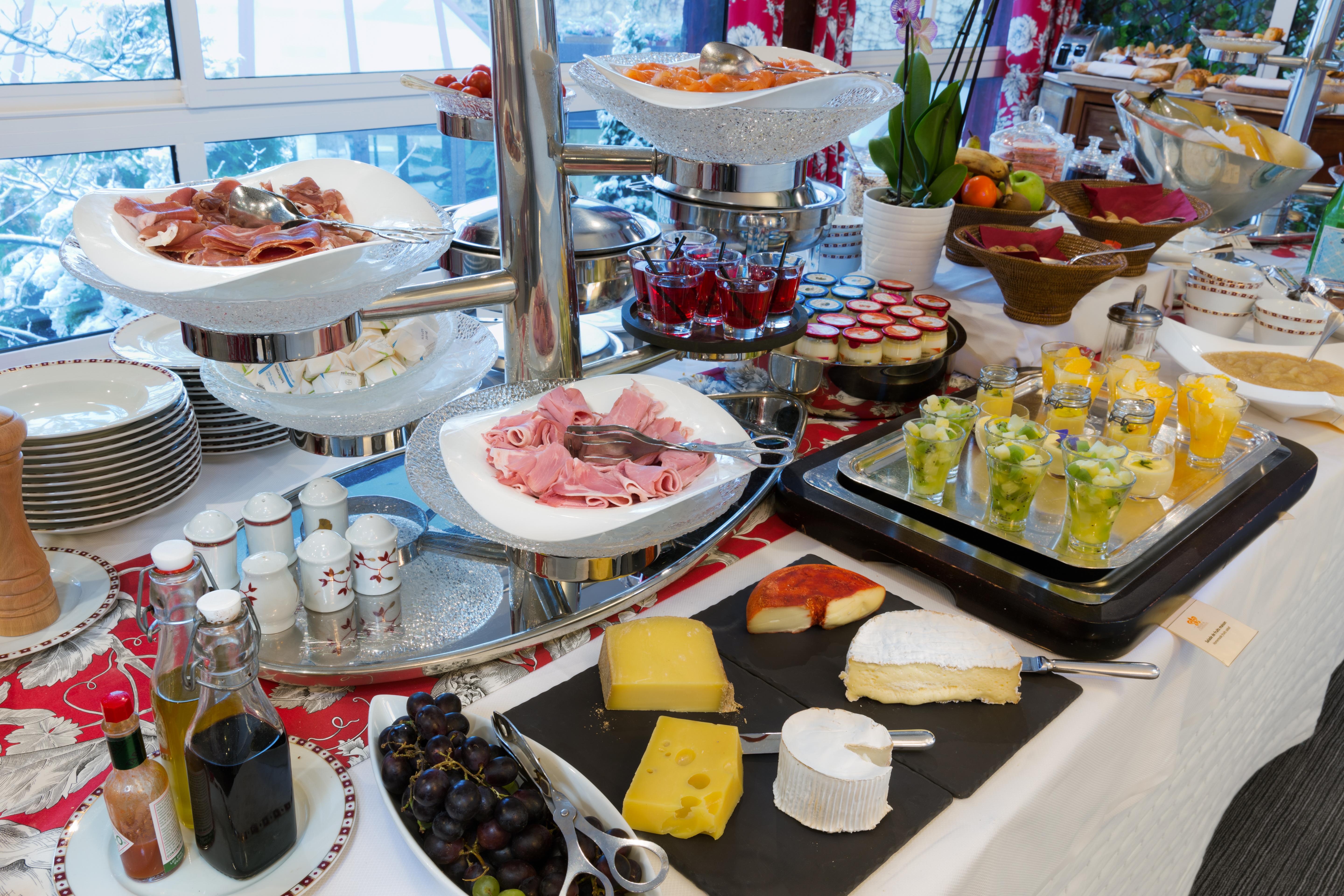 Hostellerie Briqueterie & Spa Champagne Vinay  Luaran gambar A buffet