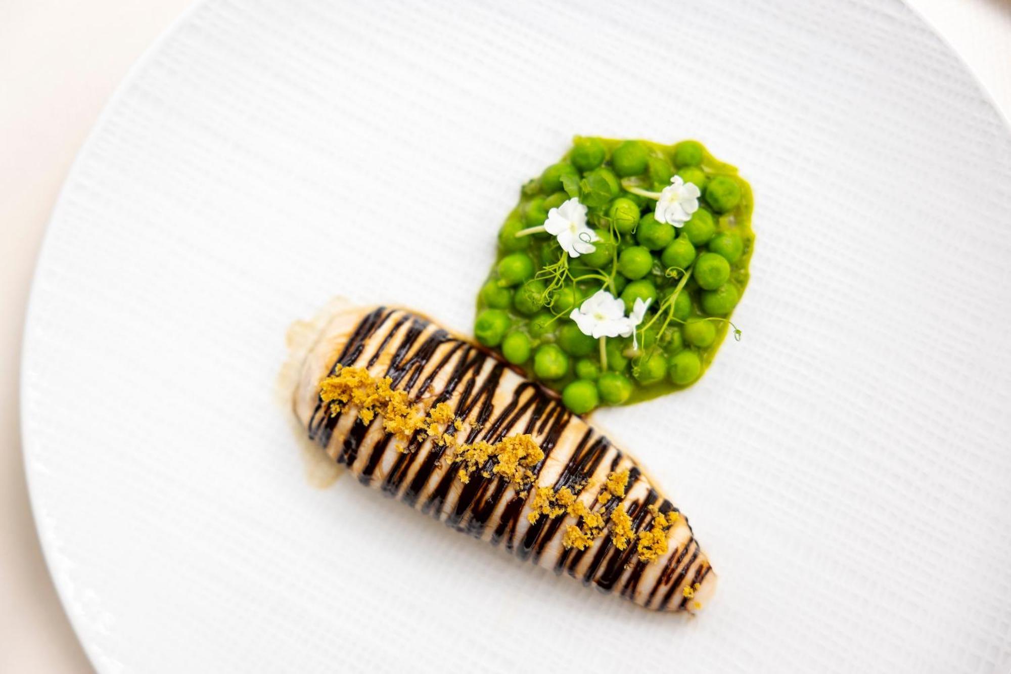 Hostellerie Briqueterie & Spa Champagne Vinay  Luaran gambar A dish by Chef Grant Achatz