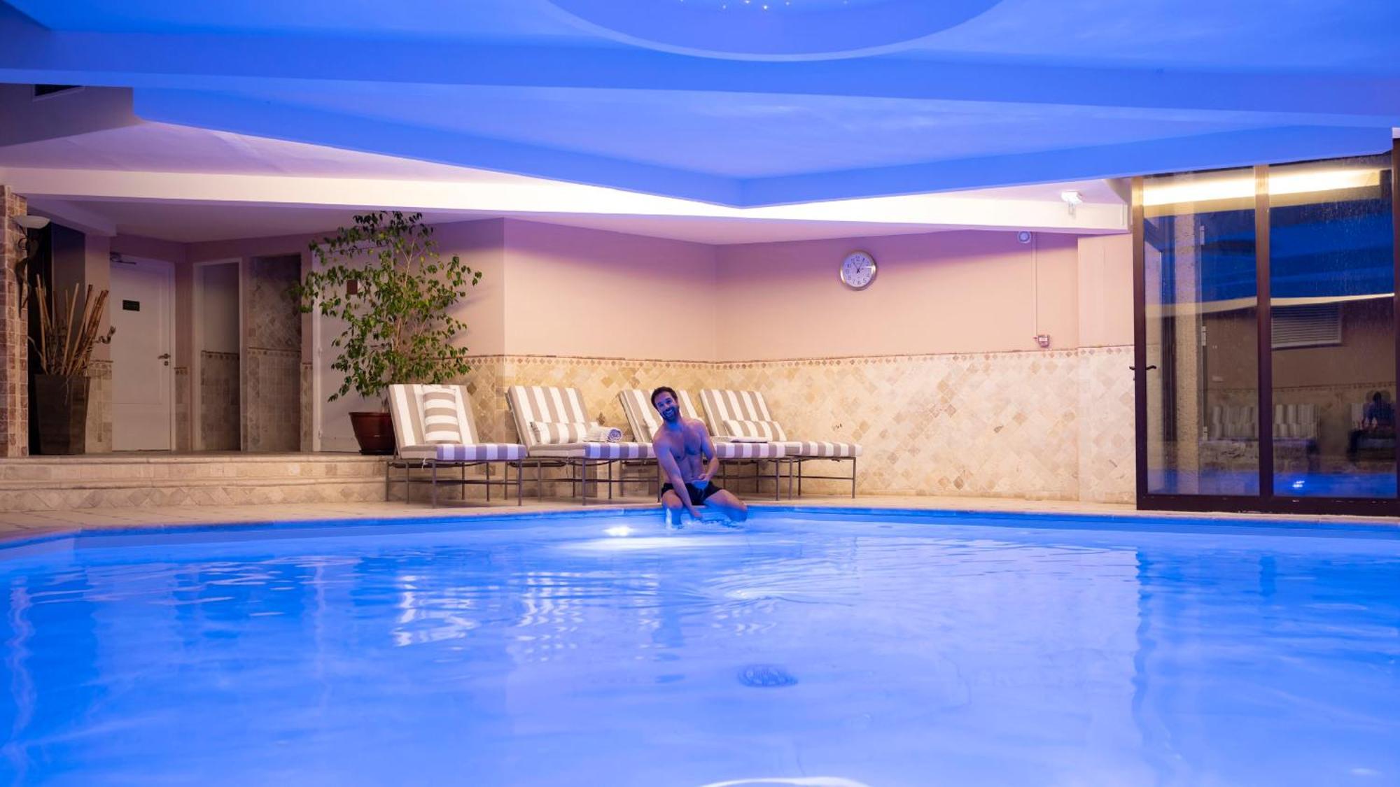 Hostellerie Briqueterie & Spa Champagne Vinay  Luaran gambar The pool at the hotel